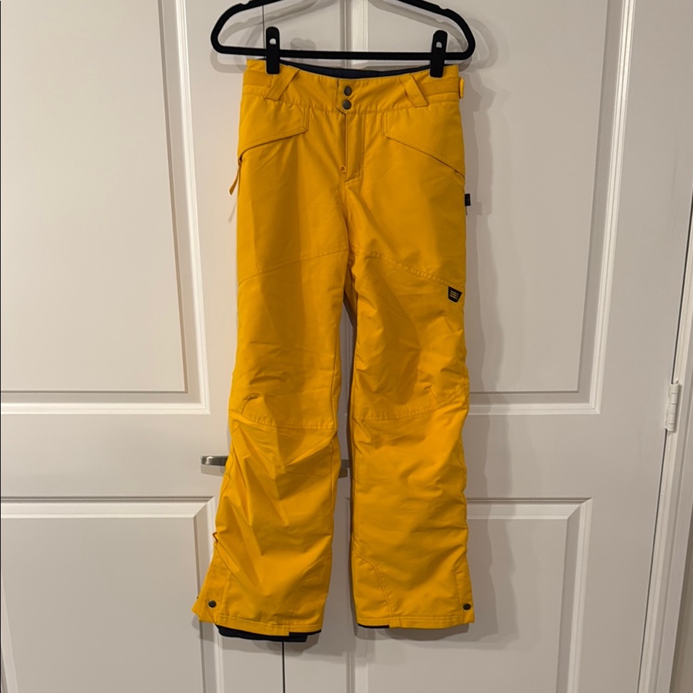Never worn O’Neill yellow EU 170/ US 14 regular fit Snow Pants